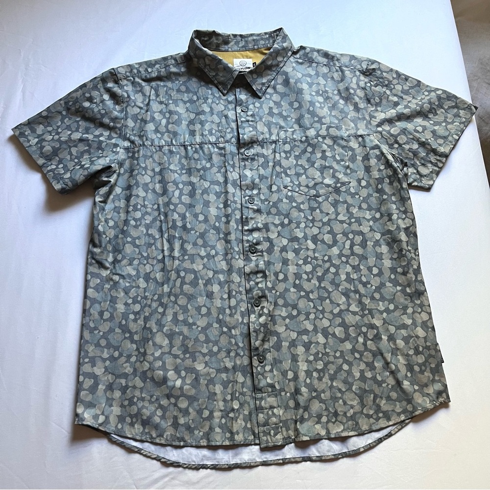 Gray Patterned Men's Casual Button Down Shirt - image 1